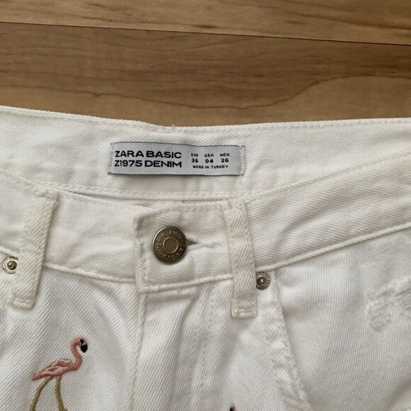 Zara Basic Z1975 Denim Shorts Size 4 White Distressed Pink Flamingoes - Picture 2 of 5